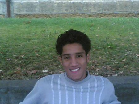 JE SUIS ASSIS SUR UN BANC